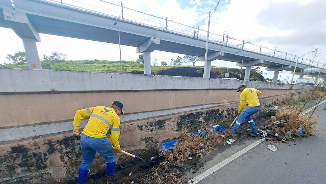 MOP realiza trabajos de limpieza en San Miguelito y repara calles en Clayton