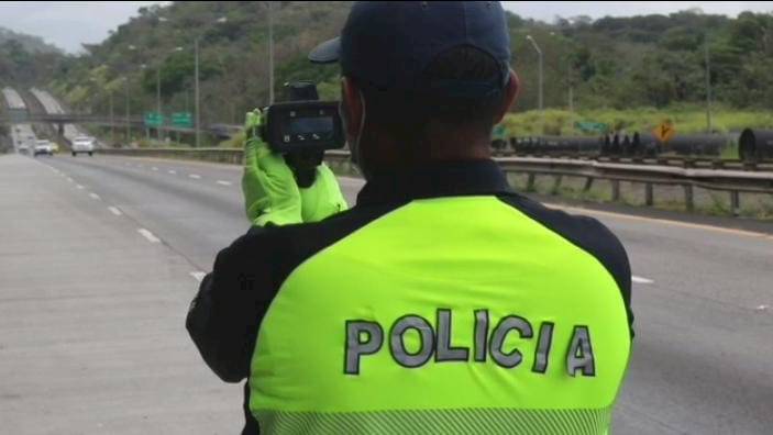 En lo que va del año se han colocado 1,095 infracciones por usar el celular mientras se conduce