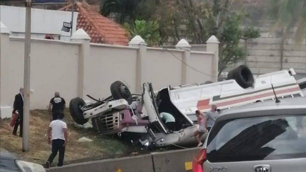 Al menos 30 heridos por el vuelco de un bus en Punta Pacífica