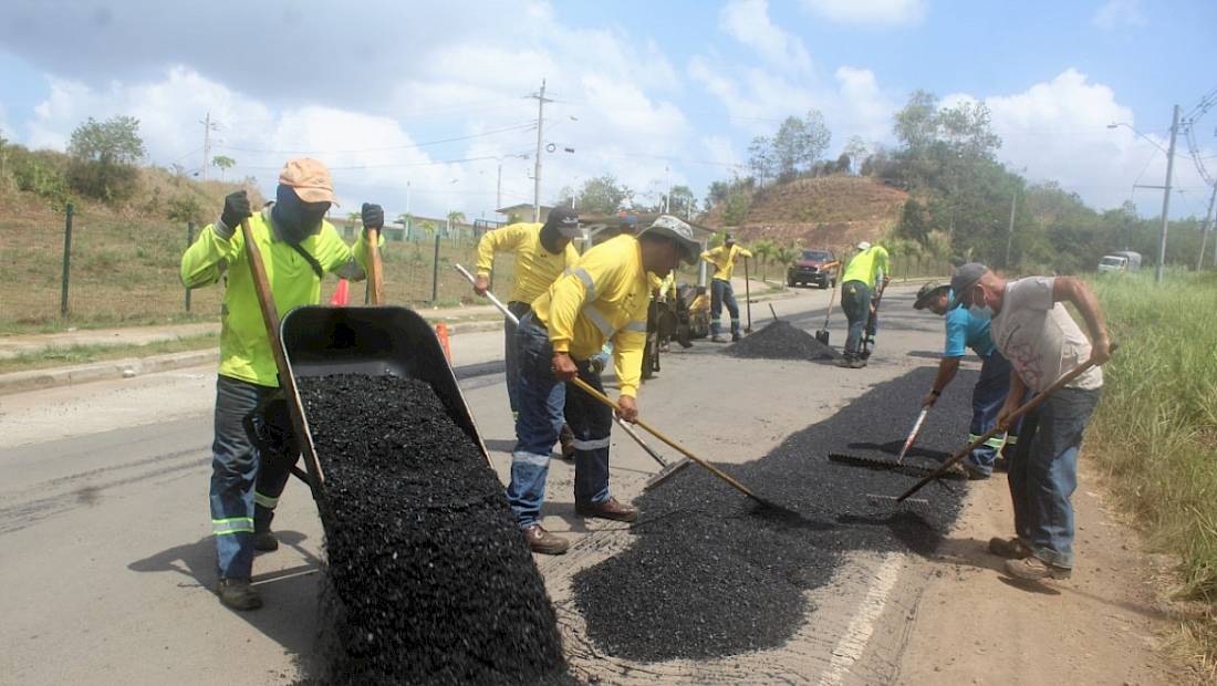 MOP de La Chorrera coloca 23 toneladas de asfalto caliente en la vía principal entre los corregimientos de Herrera, Mendoza y La Represa