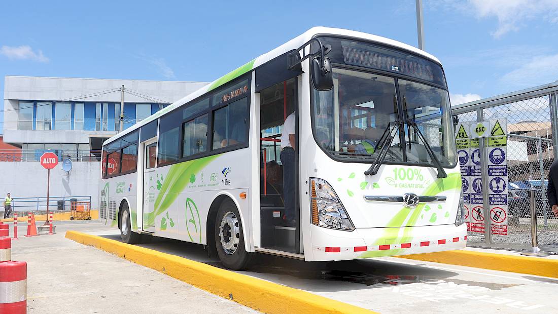 Mibus inicia plan piloto de seis meses con dos buses a gas natural