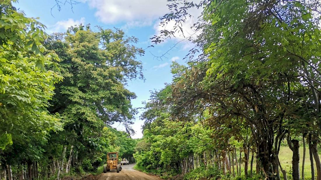 MOP atiende puntos críticos con equipo pesado desde Viguí a Llano Ñopo