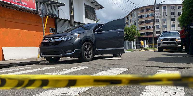 Un arma de fuego incautada y dos personas aprehendidas en una persecución policial