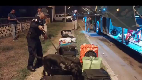 Durante allanamiento a un bus de la ruta David- Panamá policía ubica 28 paquetes de presunta droga