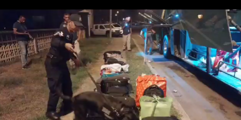 Durante allanamiento a un bus de la ruta David- Panamá policía ubica 28 paquetes de presunta droga