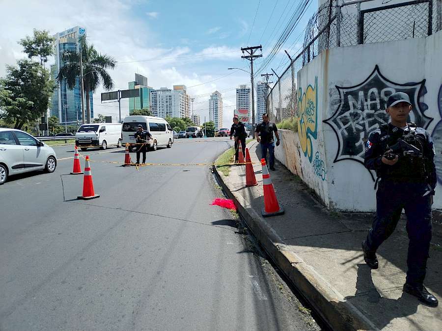 Policía Nacional atiende incidente entre dos personas en la vía Israel