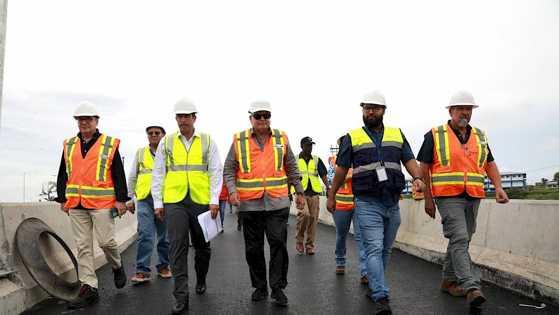 Ministros del MOP y Asuntos del Canal inspeccionan los proyectos 6 y 8 carriles