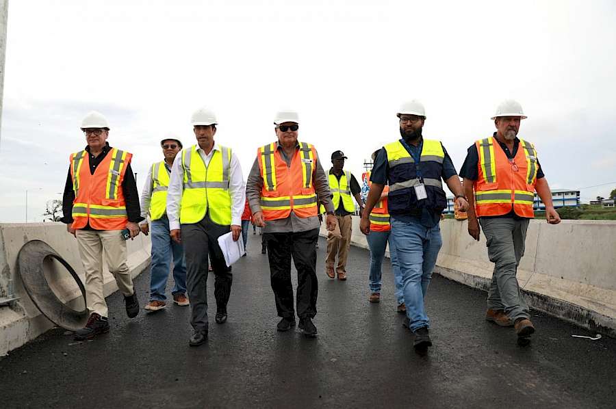 Ministros del MOP y Asuntos del Canal inspeccionan los proyectos 6 y 8 carriles