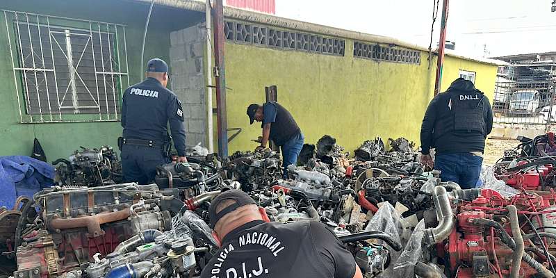 Incautan 16 motores de auto en una residencia en Las Mañanitas