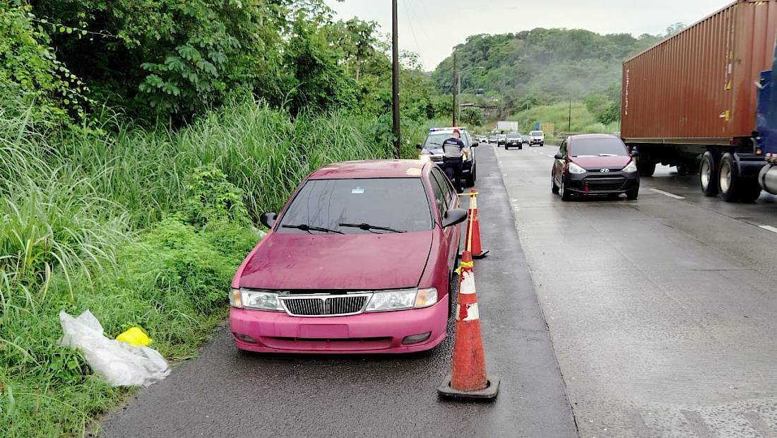 Policía Nacional recupera vehículo con reporte de hurto en la vía Centenario