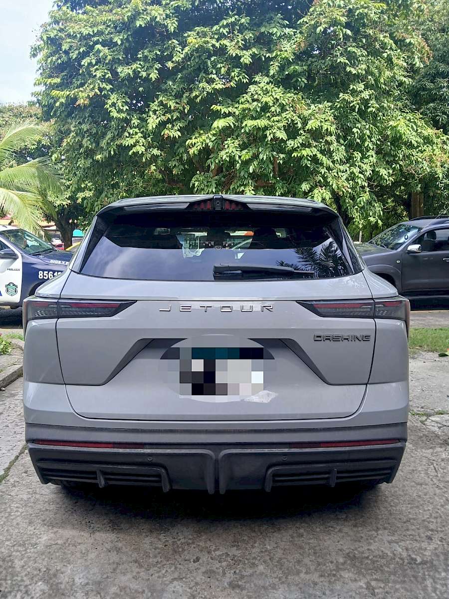 Arrojan maletín con sustancia ilícita desde un auto en el Puente de Las Américas