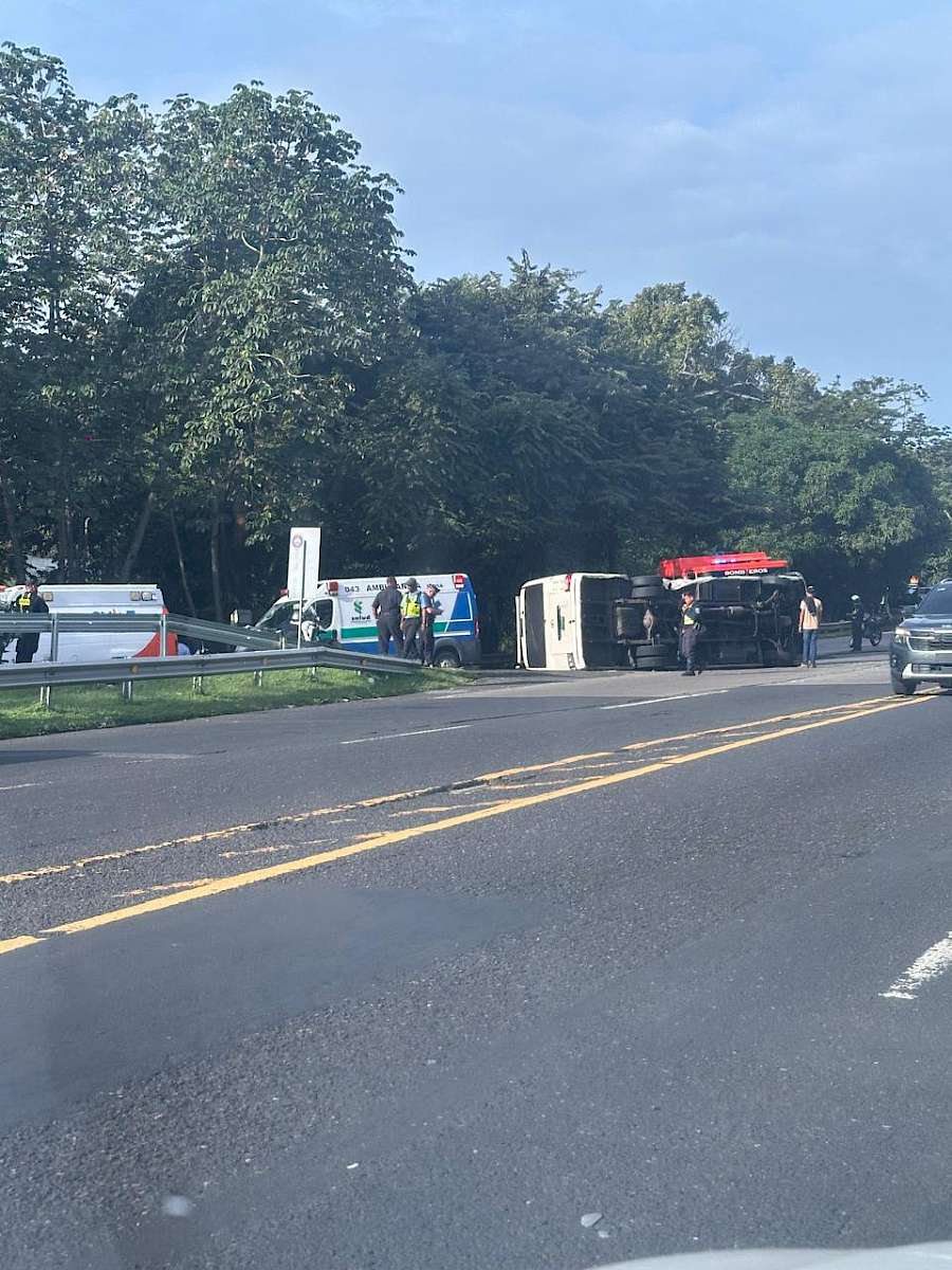 Accidente vehicular en Puente de las Américas deja 28 personas lesionadas