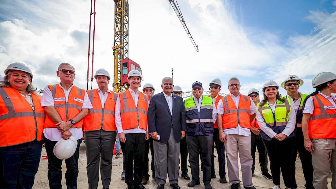 Presidente Mulino inspecciona trabajos del cuarto puente, que avanza en un 30%