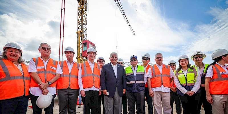Presidente Mulino inspecciona trabajos del cuarto puente, que avanza en un 30%